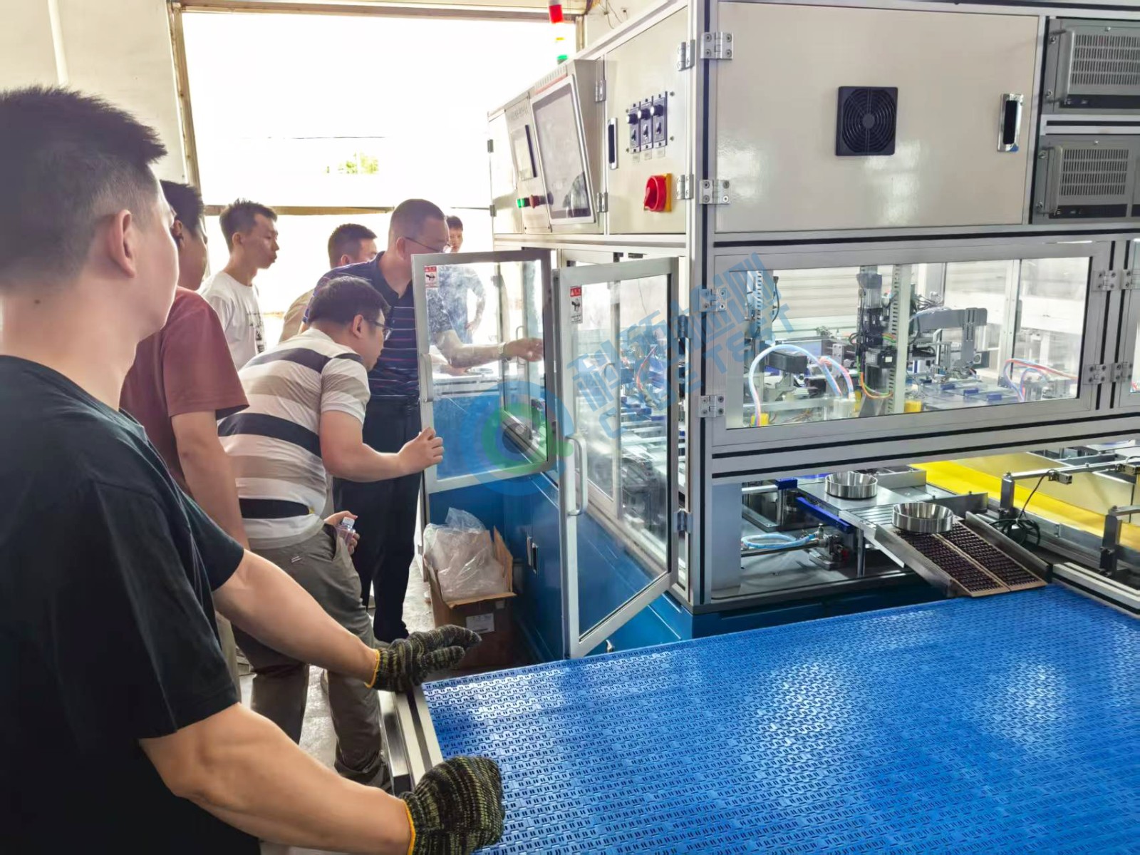 圓錐滾子軸承套圈渦流檢測機5 拷貝.jpg